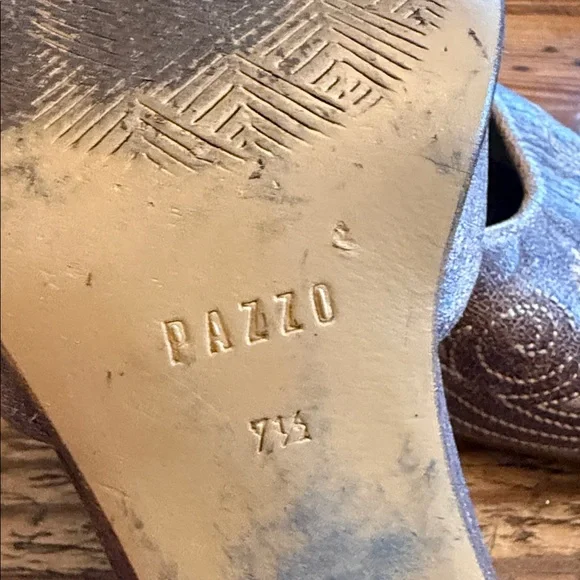 PAZZO Taupe Embroidered Pointed-Toe Mule Heels - Picture 3 of 4